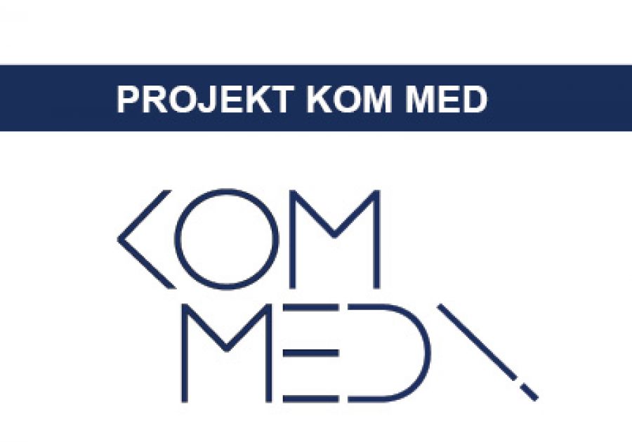 Kom med